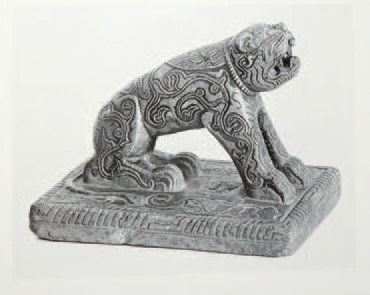 INDE - XVIIIe siècle ou antérieur 
Statuette de lion assis sur une base rectangulaire...