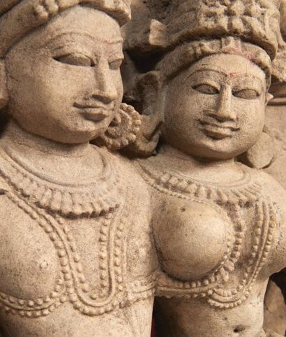 INDE - Période médiévale, Xe siècle 
Stèle en grès gris, Shiva assis sur un socle,...