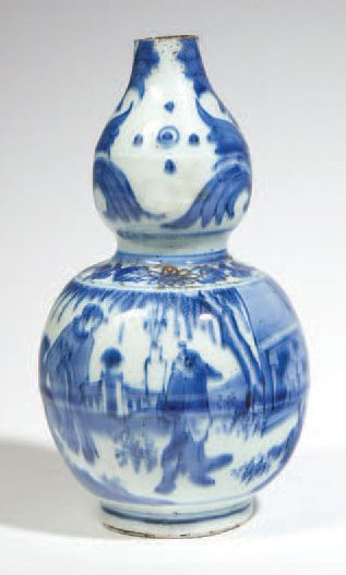 CHINE - PÉRIODE TRANSITION, XVIIE SIÈCLE 
Vase de forme double gourde en porcelaine...