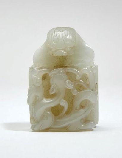 CHINE - XVIIIe siècle 
Boucle de ceinture en néphrite blanche à décor ajouré d'un...