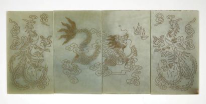 CHINE - XXe siècle 
Quatre plaques en néphrite céladon gravées de calligraphie «Wei...
