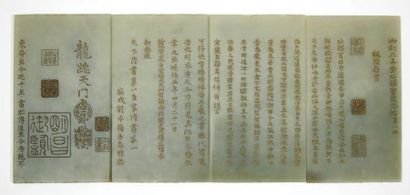 CHINE - XXe siècle 
Quatre plaques en néphrite céladon gravées de calligraphie «Wei...