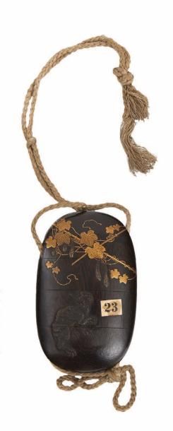JAPON Milieu Epoque EDO (1603 - 1868), XVIIIe siècle Deux inro à trois cases, l'un...