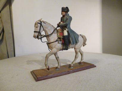 Charles Conrad Napoléon 1er à cheval et en redingote. Figurine de 90mm diffusée par...