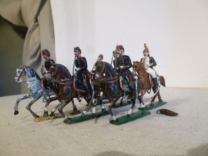 null IIIème République. France. Artilleurs à cheval. 5 cavaliers (manque plumets)....