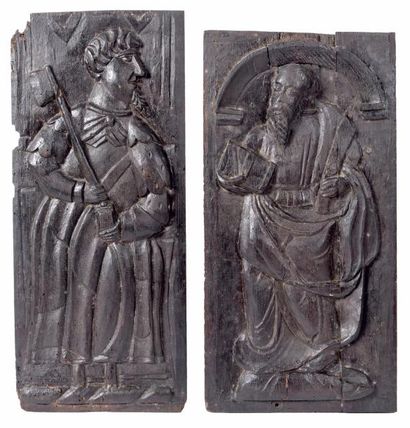 null Deux panneaux en chêne sculpté en bas-relief à décor de saints personnages,...