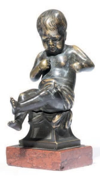 null Ensemble de deux statuettes d'enfant en bronze doré, l'un portant un panier...