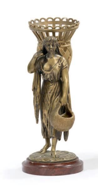 Louis KLEY (1833-1911) Bouquetière en bronze patiné représentant une nubienne portant...