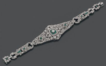 null Bracelet ajouré en or blanc 18K (750°/00) de style Art déco serti de diamants...