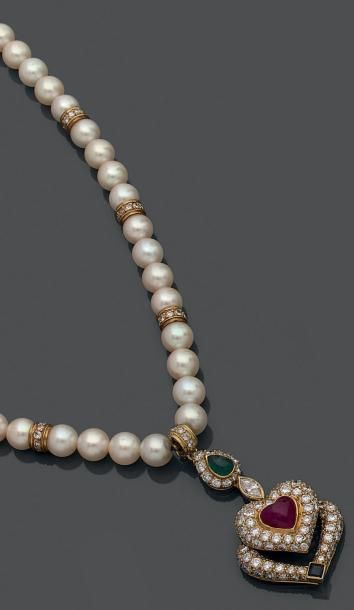 null Collier composé de perles de culture, centré d'un pendentif amovible en forme...