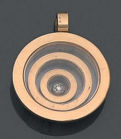 CHOPARD Modèle Happy Spirit
Pendentif à cercles et diamant mobiles. Diam. 2,3 cm.
PB:14,17...