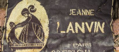 Jeanne LANVIN 
Chapeau de forme cloche, d'une alternance de gros grain couleur café...