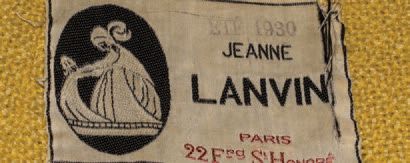 Jeanne LANVIN 
Manteau d'été en laines mélangées tissées. Joli travail de plissé...