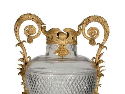 BALDI, Florence Paire de spectaculaires vases et colonnes en cristal taillé à riche...