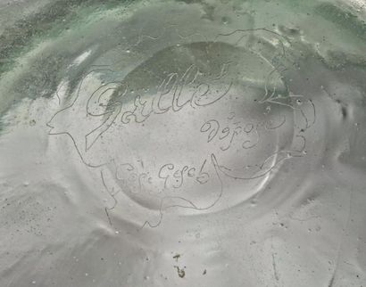 Émile GALLÉ (1846-1904) Bonbonnière en verre doublé à décor dégage à l'acide et émaillé...