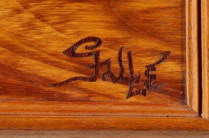 Émile GALLÉ (1846-1904) Rare table à jeu en noyer à plateau à système dépliant ouvrant...