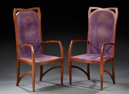 TRAVAIL FRANÇAIS 1900-1910 Paire de fauteuils en acajou à dossier droit ajouré et...