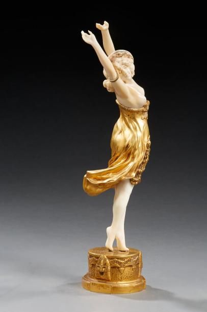 Claire Jeanne Roberte COLINET (1880-1950) *Danseuse de Crimée
Sculpture chryséléphantine...