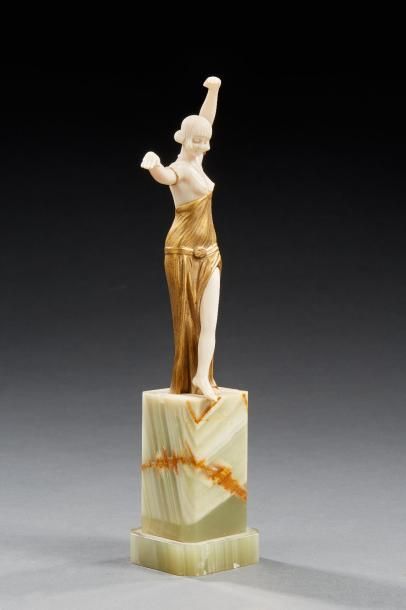 L. BARTHELEMY (XIX-XXème) *Sculpture chryséléphantine en bronze à patine dorée et...