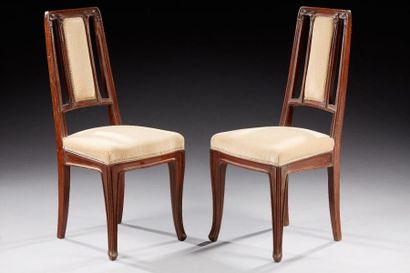 Louis MAJORELLE (1859-1926) Paire de chaises modèle "Algues" en acajou à dossier...