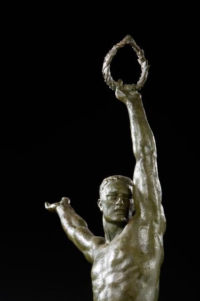 Pierre LE FAGUAYS (1892-1962) Importante et rare sculpture en bronze à patine vert...