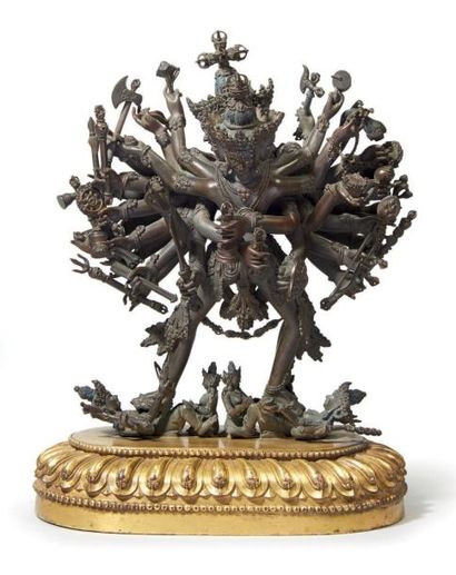 TIBET Statuette en bronze de divinité courroucée à quatre têtes et vingt-qua­tre...