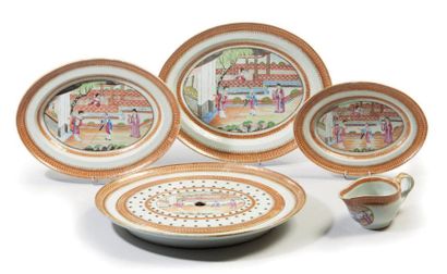 CHINE, Canton - Fin XVIIIe siècle Une partie de service en porcelaine décorée en...