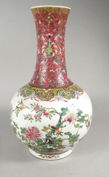 CHINE Vase double balustre à col évasé en porcelaine émaillée turquoise, à décor...