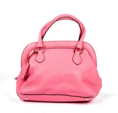 FENDI Sac cabas en cuir grainé rose malabar. Coutures apparentes façon sellier, petite...