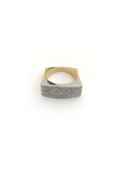 null Bague Tank en or deux tons 18K (750°/00) pavée de diamants de t. brillant.
TDD:...