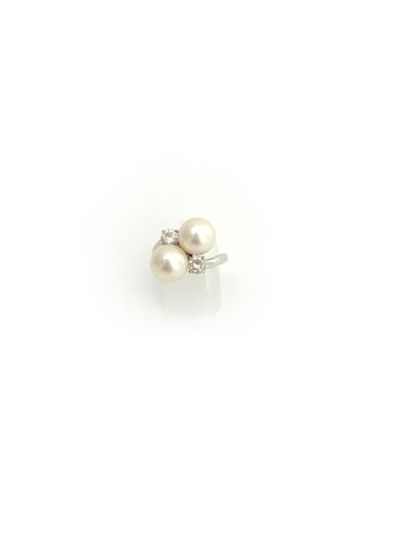 null Bague Toi et Moi en or blanc 18K (750°/00) sertie de deux perles épaulées de...