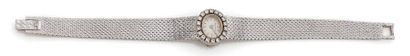 JAEGER LECOULTRE Montre bracelet de dame en or blanc 18K (750°/00). Cadran argenté...