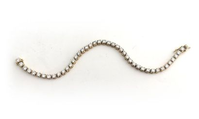 null Bracelet ligne articulé en or jaune 18K (750°/00) sert de diamants de t.brillant,...