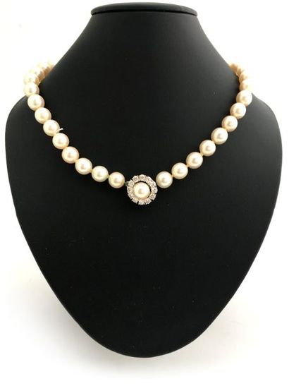 null Collier choker composé de 39 perles de culture, env. 8.7 à 9.3 mm de diamètre....