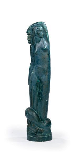 LUCIE DEL MARLE (XXème) Sculpture en plâtre patiné vert figurant une femme.
Signée...
