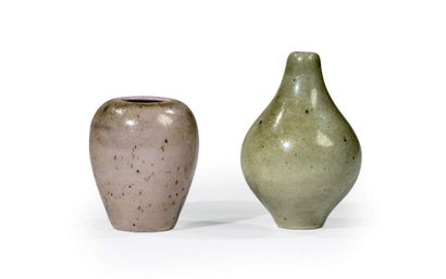 HENRI SIMMEN (1879-1914) # Petit vase à corps sphérique et col resserré, en céramique...