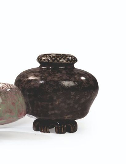 Frederic KIEFER (1894-1977) # Vase à corps conique sur talon cranté et col annulaire...