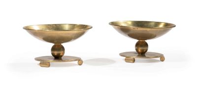 TRAVAIL FRANÇAIS 1960 # Paire de coupes en bronze doré.
H: 6,5 cm Diam: 12 cm