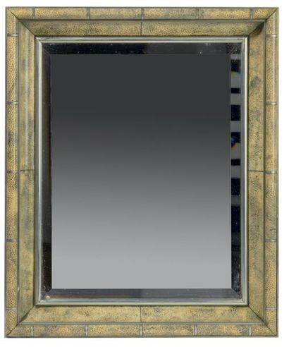 TRAVAIL 1930 Miroir de table en bois gainé de galuchat et bronze nickelé
Dimensions:...