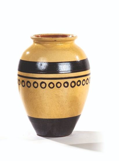 PRIMAVERA Vase balustre en céramique émaillée beige à décor de frises brunes
Signé...