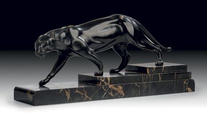 H.MOLINS (XXème) # Panthère marchant
Sculpture en bronze patiné noir reposant sur...
