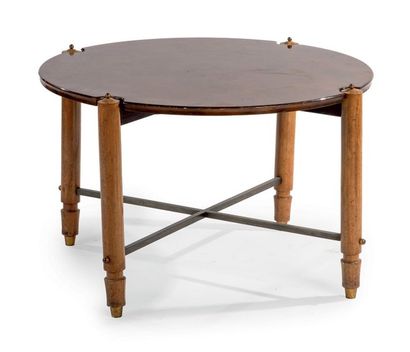 Jules LELEU (1883-1961) Table basse à plateau circulaire en bois laqué brun reposant...