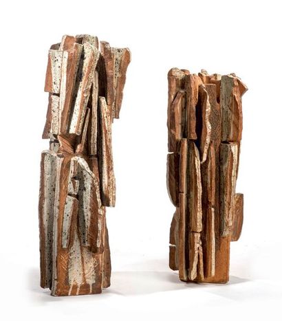 TRAVAIL DES ANNÉES 1970 # Paire de sculptures en grès émaillé ocre nuancé.
H: 50...