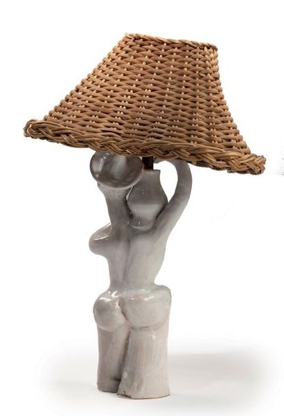ROGER CAPRON (1922-2006) # Lampe de table en céramique émaillée blanche figurant...