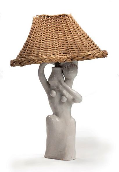 ROGER CAPRON (1922-2006) # Lampe de table en céramique émaillée blanche figurant...