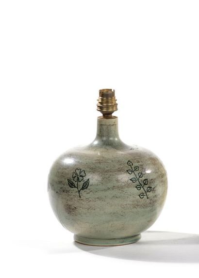 JACQUES BLIN (1920-1995) Pied de lampe en céramique émaillée à décor de fleurs et...