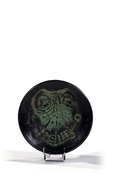 CAPRON VALLAURIS Coupelle en céramique émaillée à décor abstrait vert sur fond noir.
Signée...