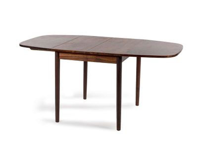 TRAVAIL DANOIS 1960 Table à système d'allonges formant table de salon et table de...