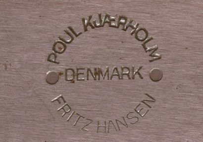 Poul KJAERHOLM (1929-1980) Chauffeuse modèle «PK 22» en acier brossé garniture en...