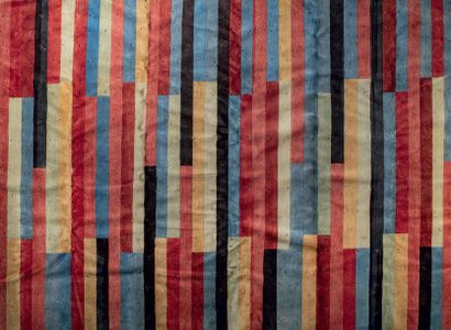 TRAVAIL MODERNE Important tapis en laine polychrome à motifs géométriques du Bhoutan.
Dimensions:...